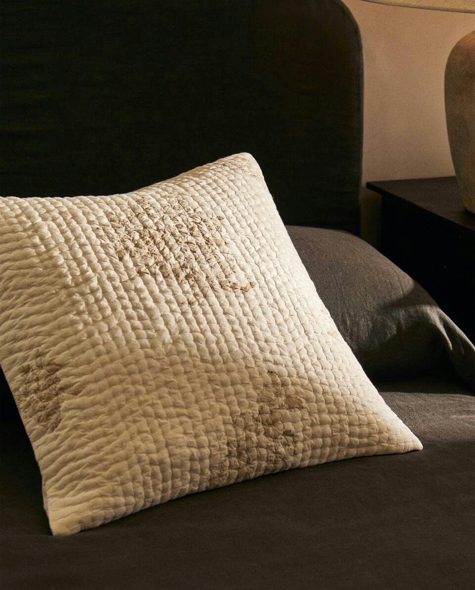 CHRISTMAS BOUQUET COTTON CUSHION COVER