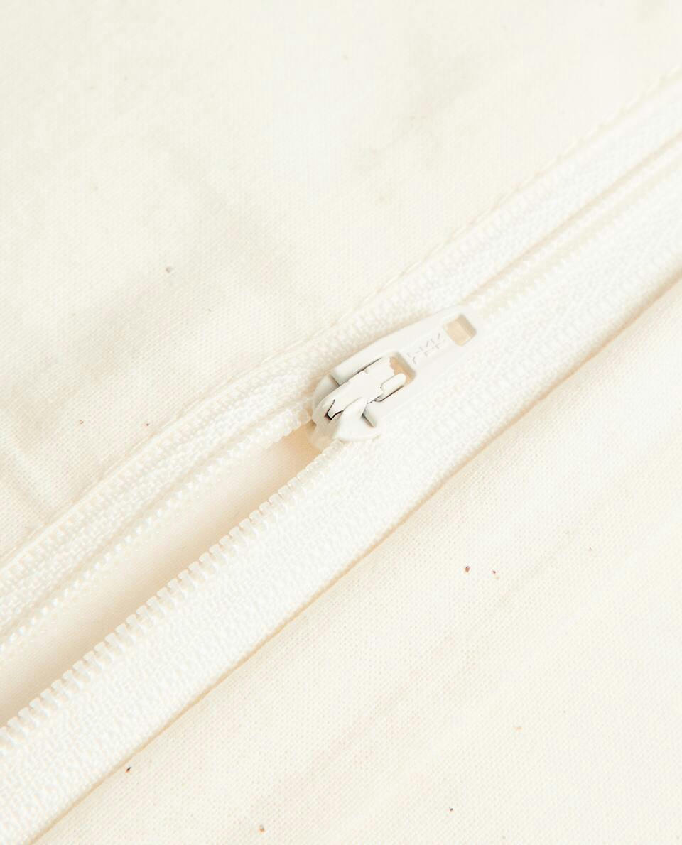 CHILDREN’S CROCHET CUSHION COVER