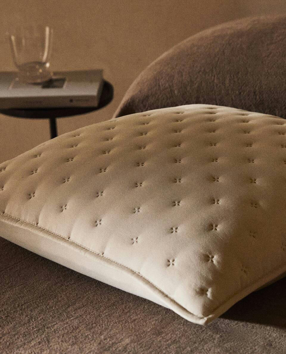 QUILTED DOTTED CUSHION COVER