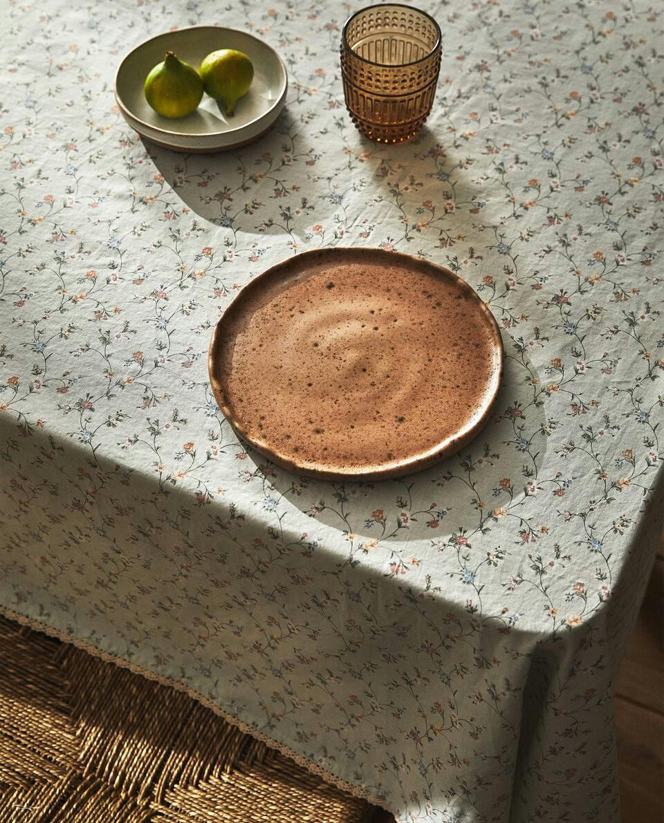 MINI FLORAL PRINT TABLECLOTH