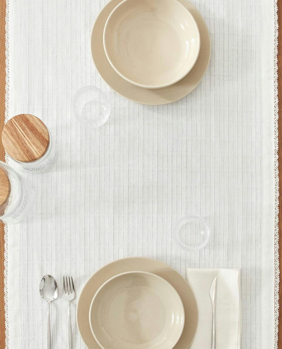 JACQUARD TABLE RUNNER