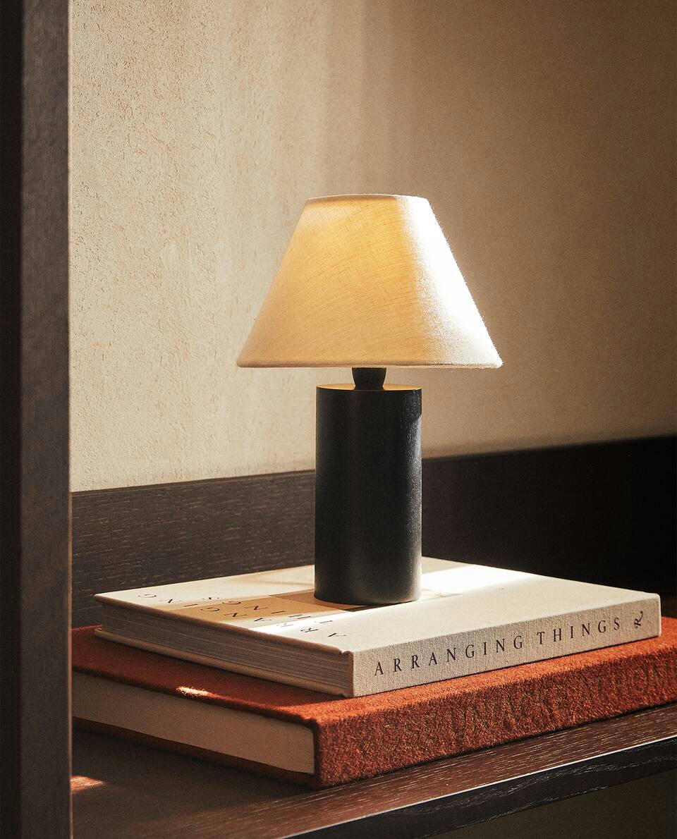 CYLINDRICAL BASE LAMP