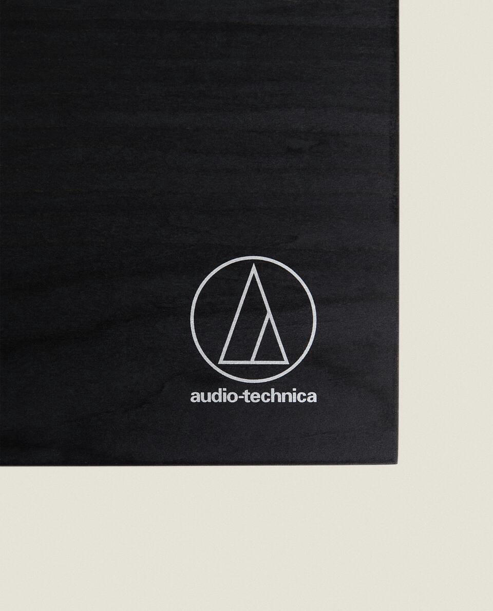 AUDIO TECHNICA TURNTABLE