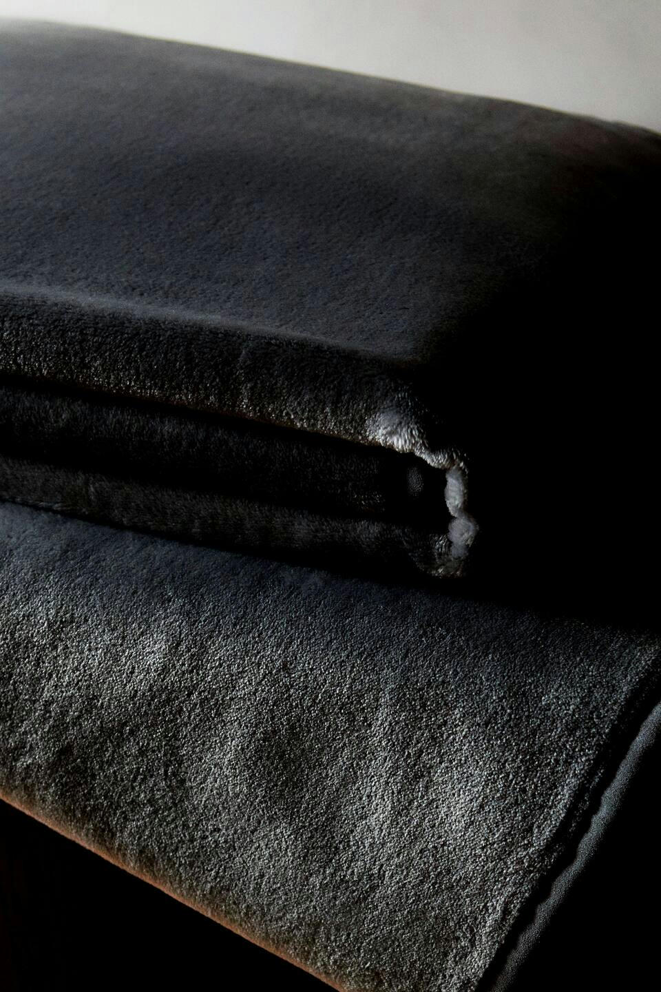 SHORT FAUX FUR FLEECE BLANKET