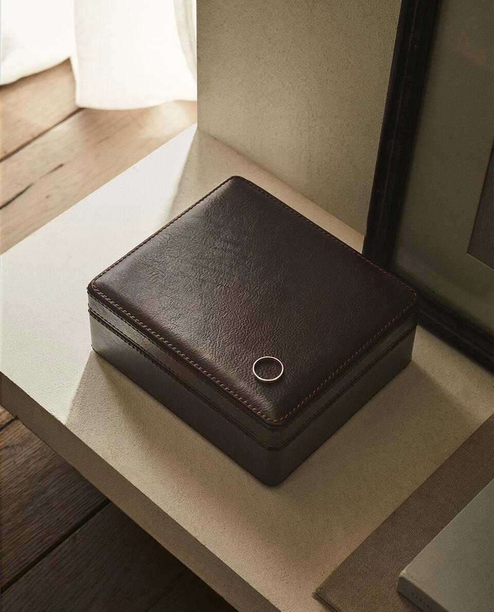 SQUARE LEATHER JEWELLERY BOX