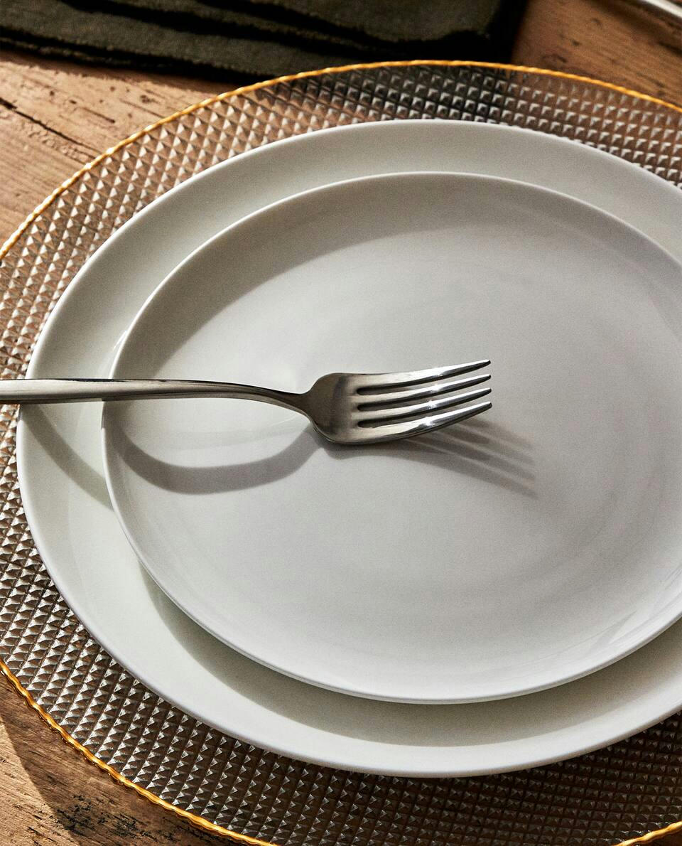 GLASS SERVICE PLATE WITH RAISED DESIGN