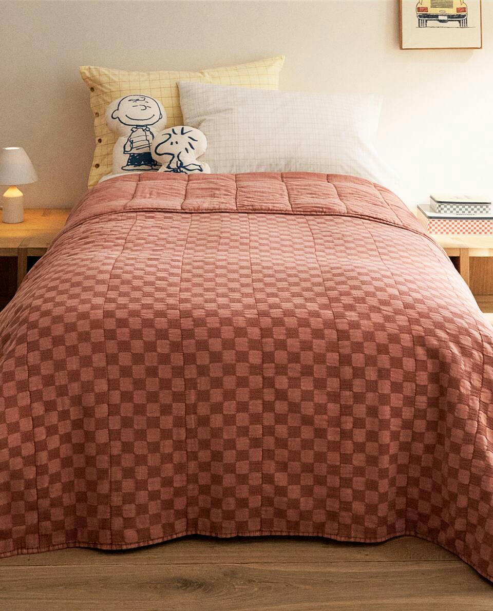 WAFFLE-KNIT QUILT
