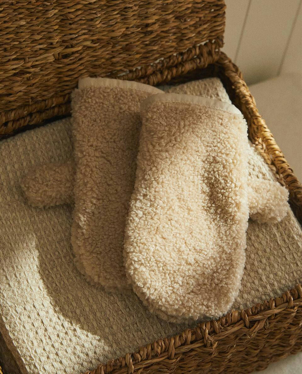 FAUX SHEARLING MITTENS