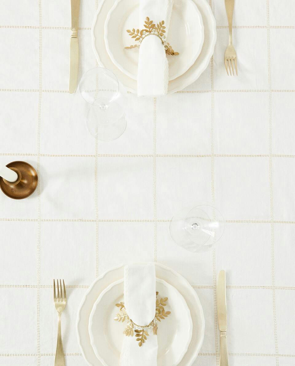 CHRISTMAS CHAIN LINEN TABLECLOTH