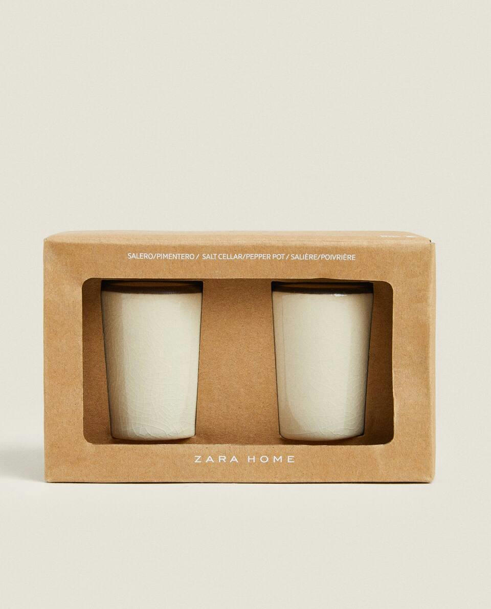 STONEWARE SALT AND PEPPER SET WITH RIM DETAIL