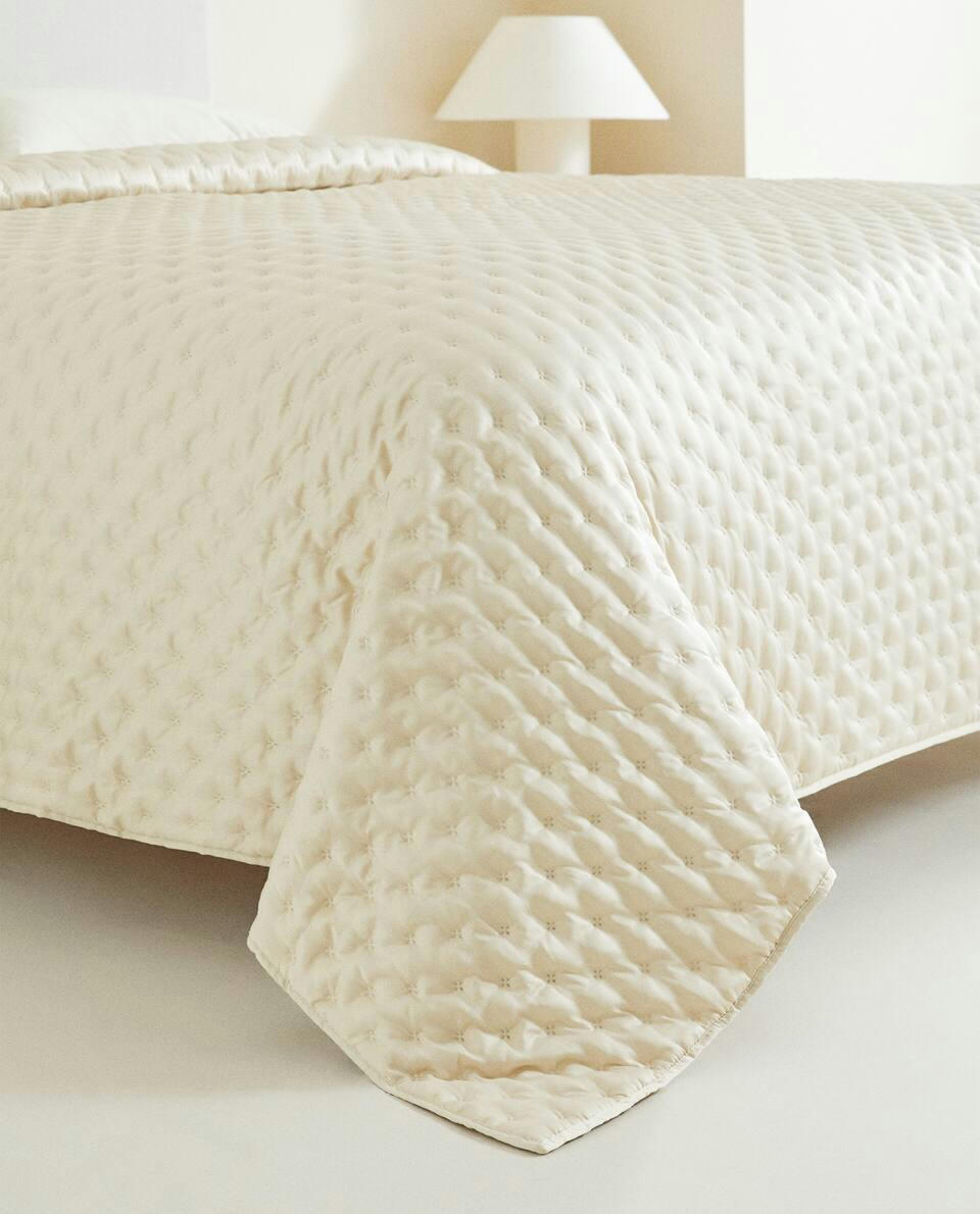 PLAIN SATIN QUILT