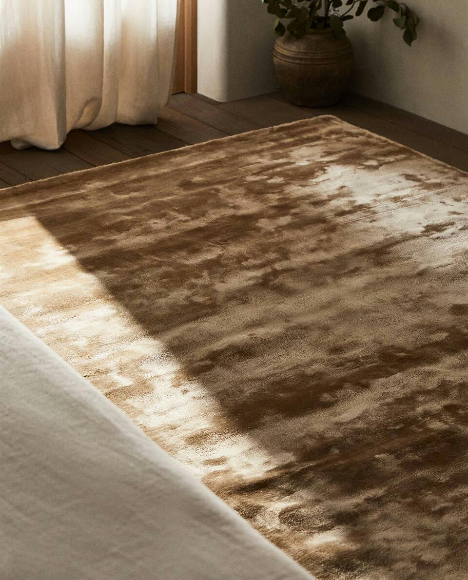 GOLDEN VISCOSE RUG