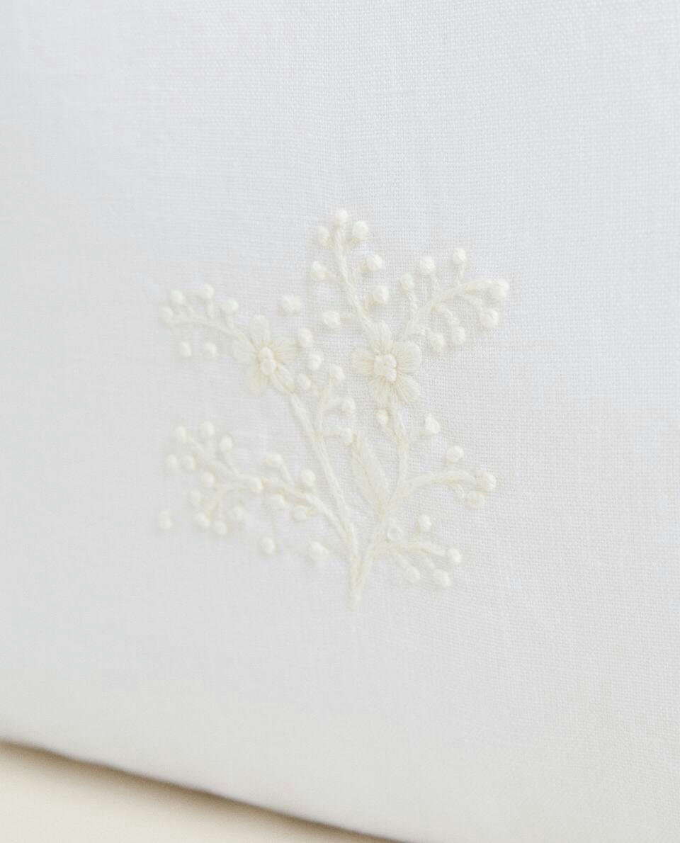 EMBROIDERED LINEN TOILETRY BAG