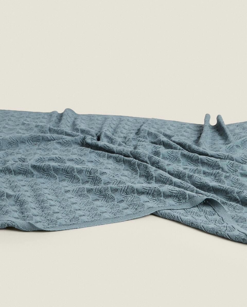 CHILDREN’S OPEN-KNIT COTTON BLANKET