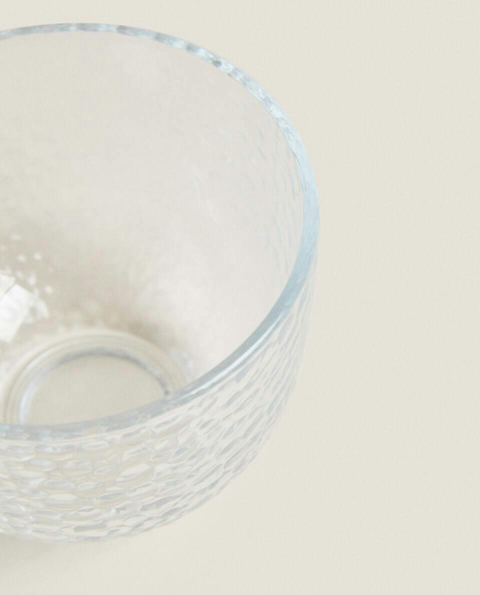 GLASS CUP WITH RAISED DESIGN