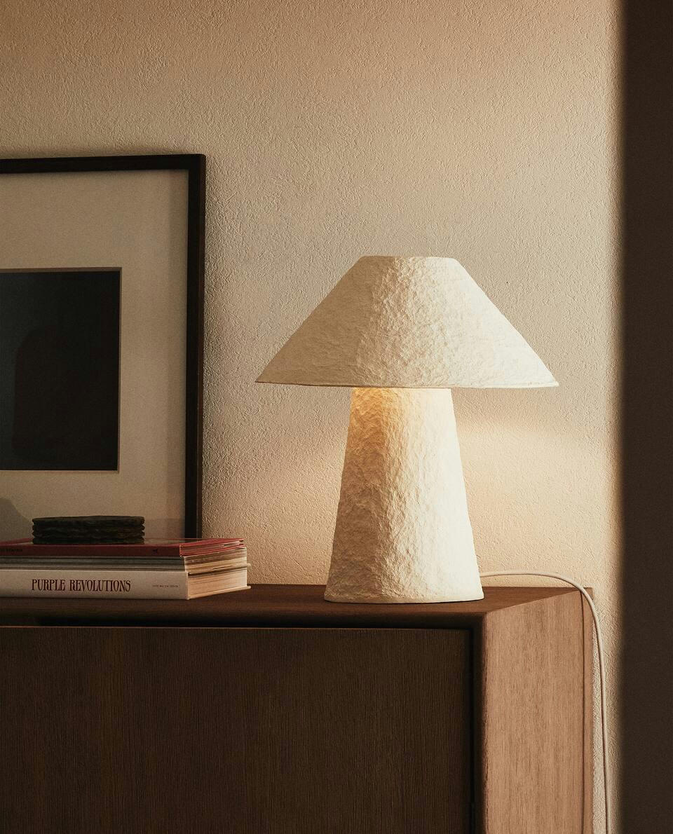 PAPIER-M?CHé TABLE LAMP