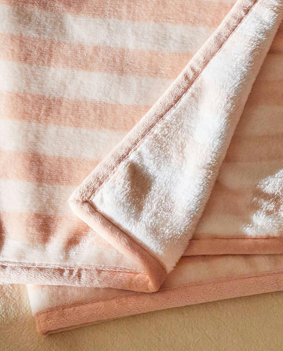 STRIPED FLEECE BLANKET