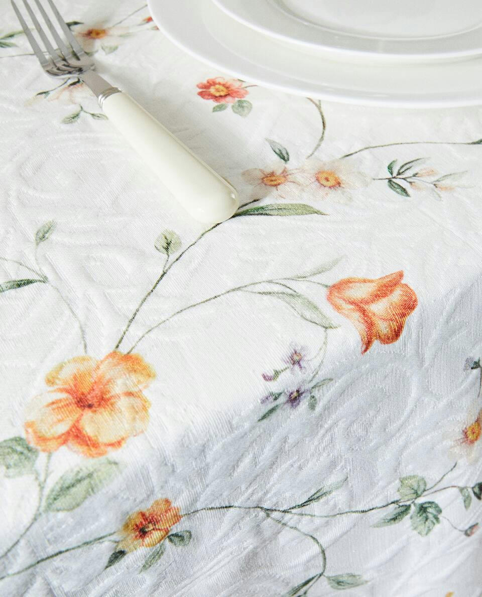 FLORAL JACQUARD TABLECLOTH