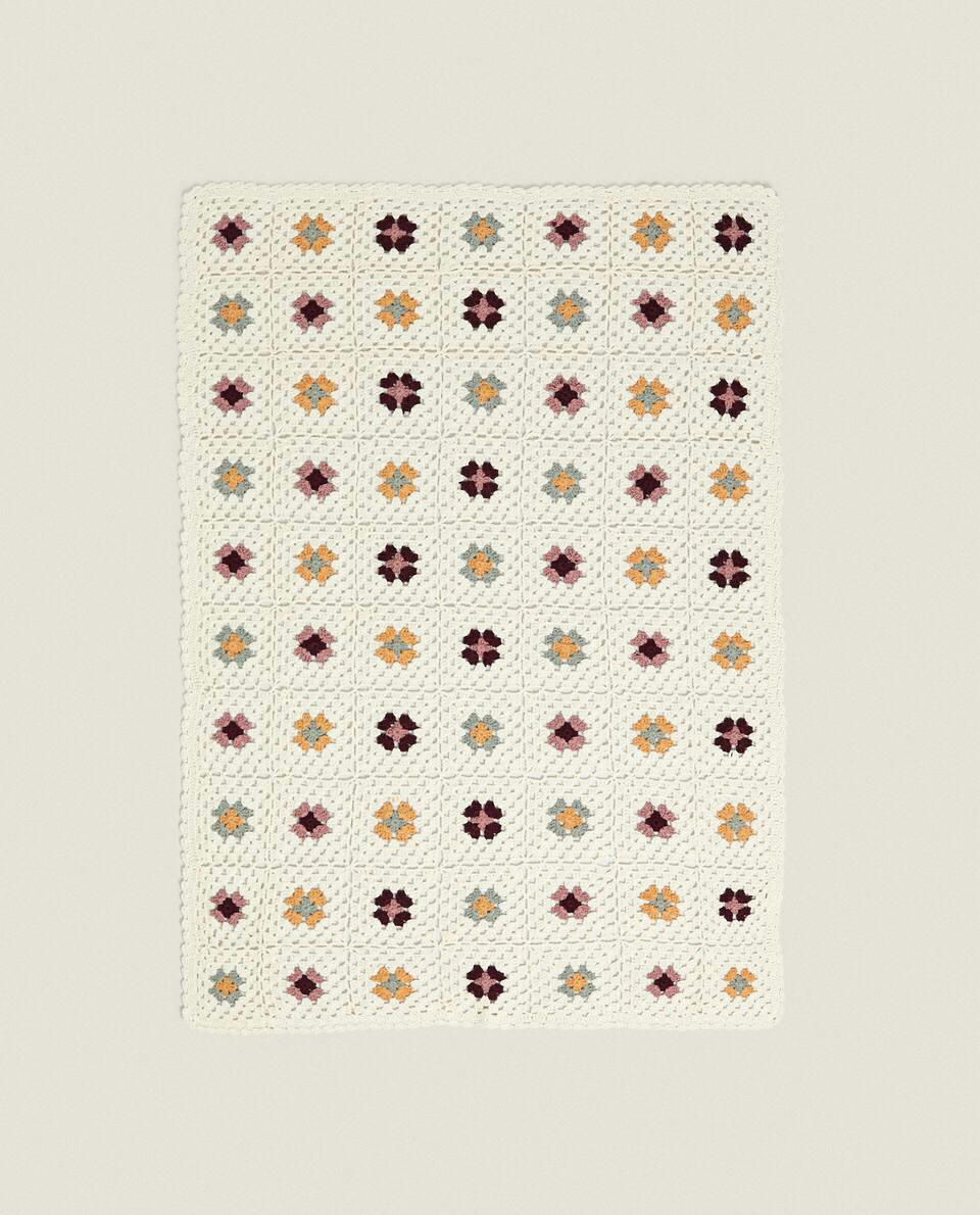 CHILDREN’S FLORAL CROCHET BLANKET