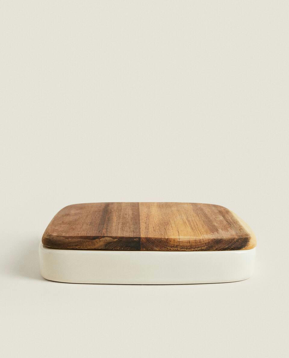 BOX OF CHEESE KNIVES