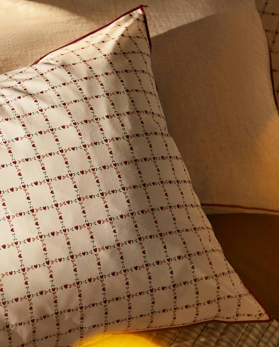 CHILDREN'S PERCALE PILLOWCASE WITH CHRISTMAS HEARTS