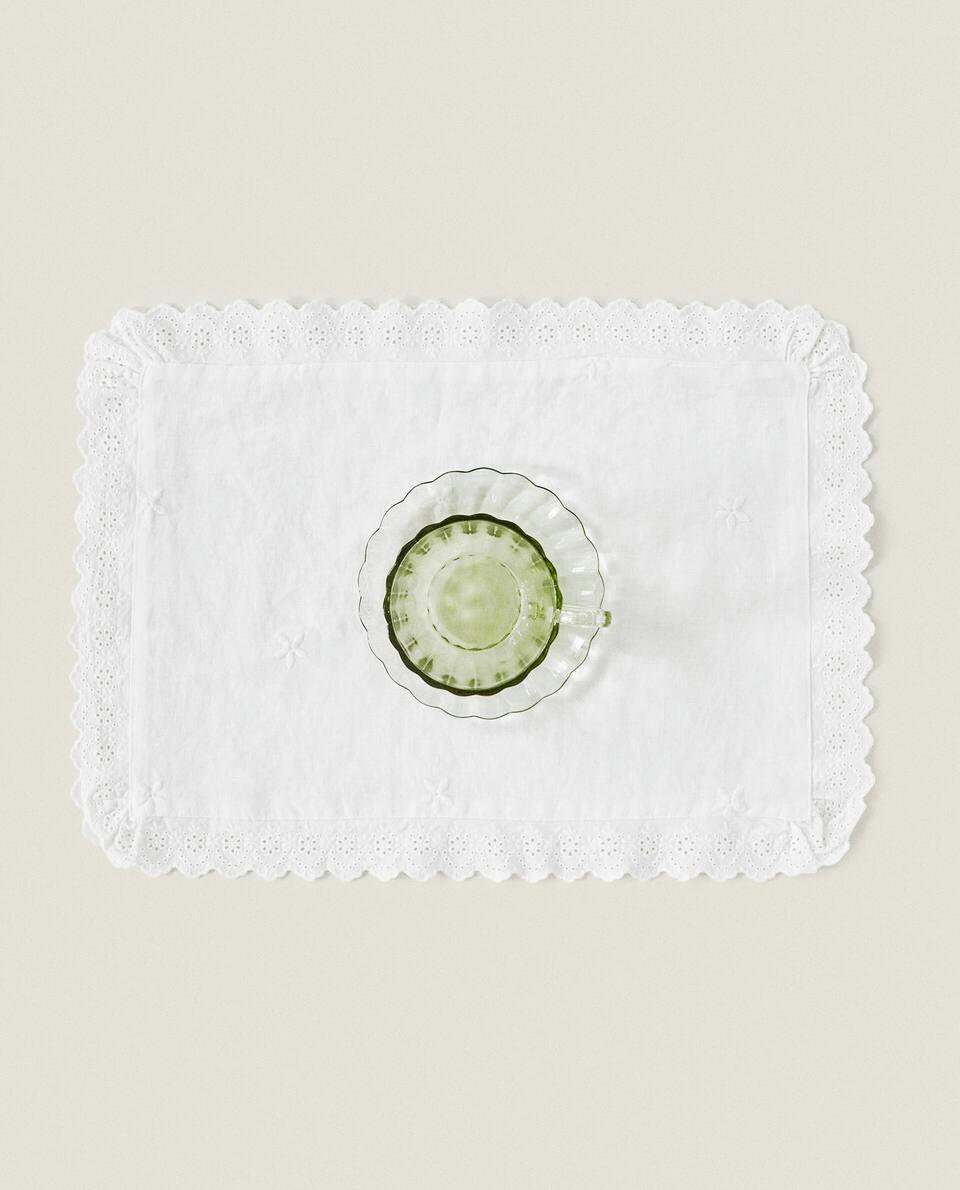 LINEN PLACEMAT WITH LACE TRIM