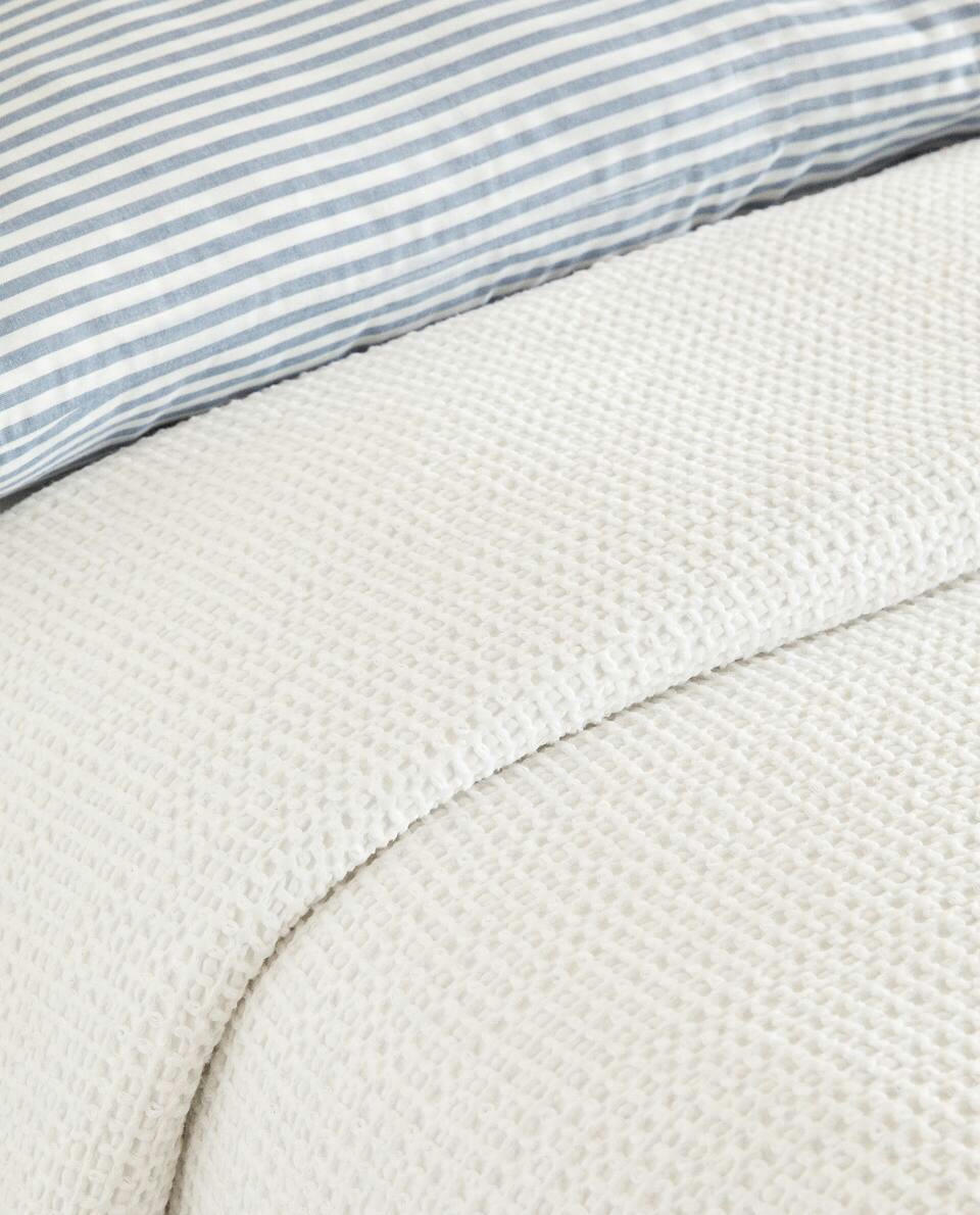WAFFLE KNIT BEDSPREAD