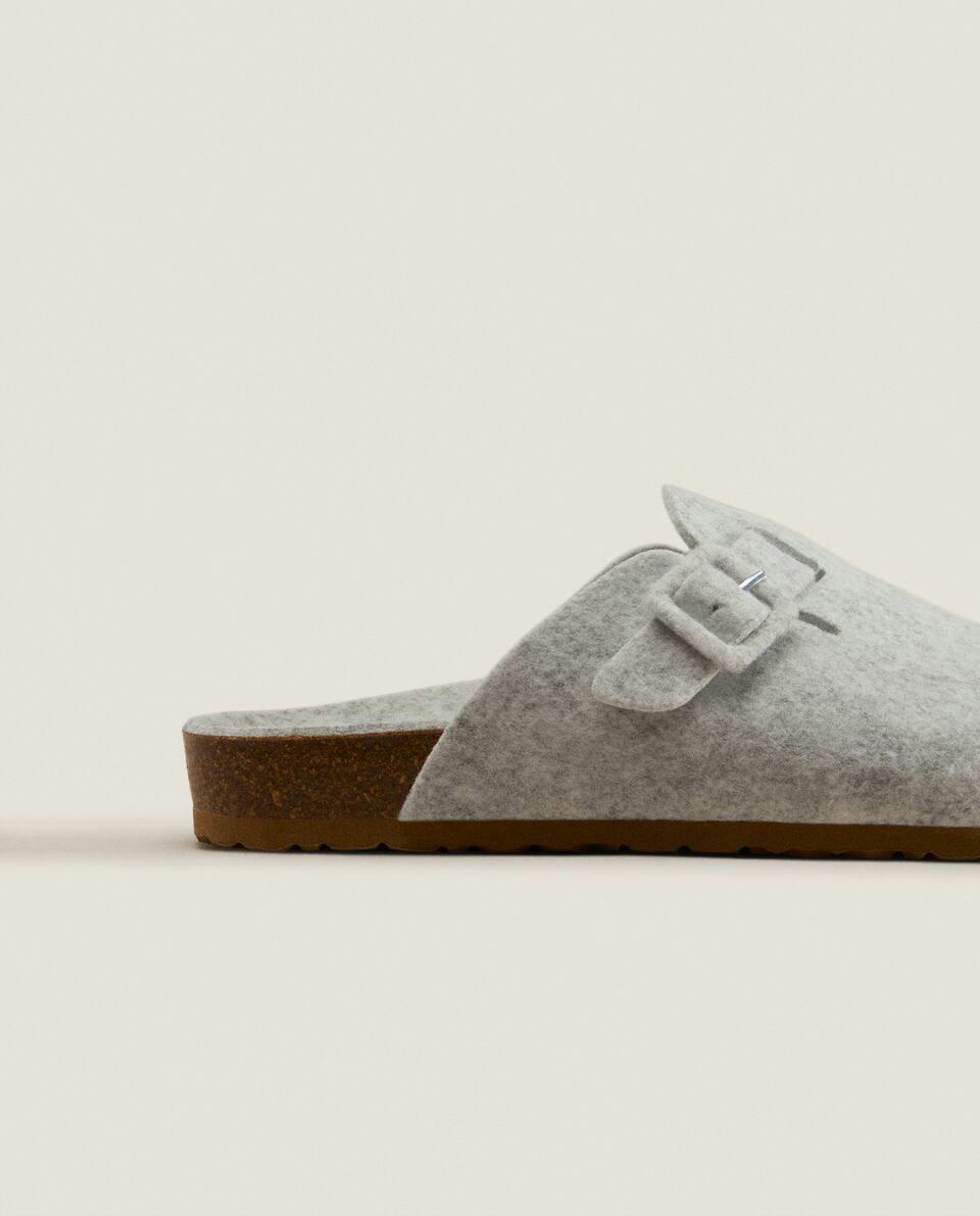 COVERED BUCKLE FELT MULE SLIPPERS