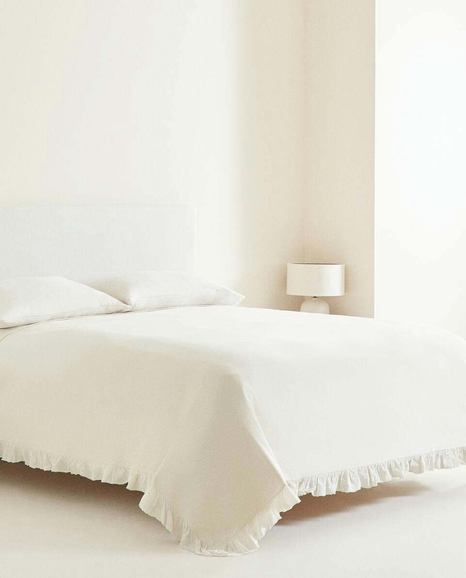 RUFFLE TRIM BEDSPREAD