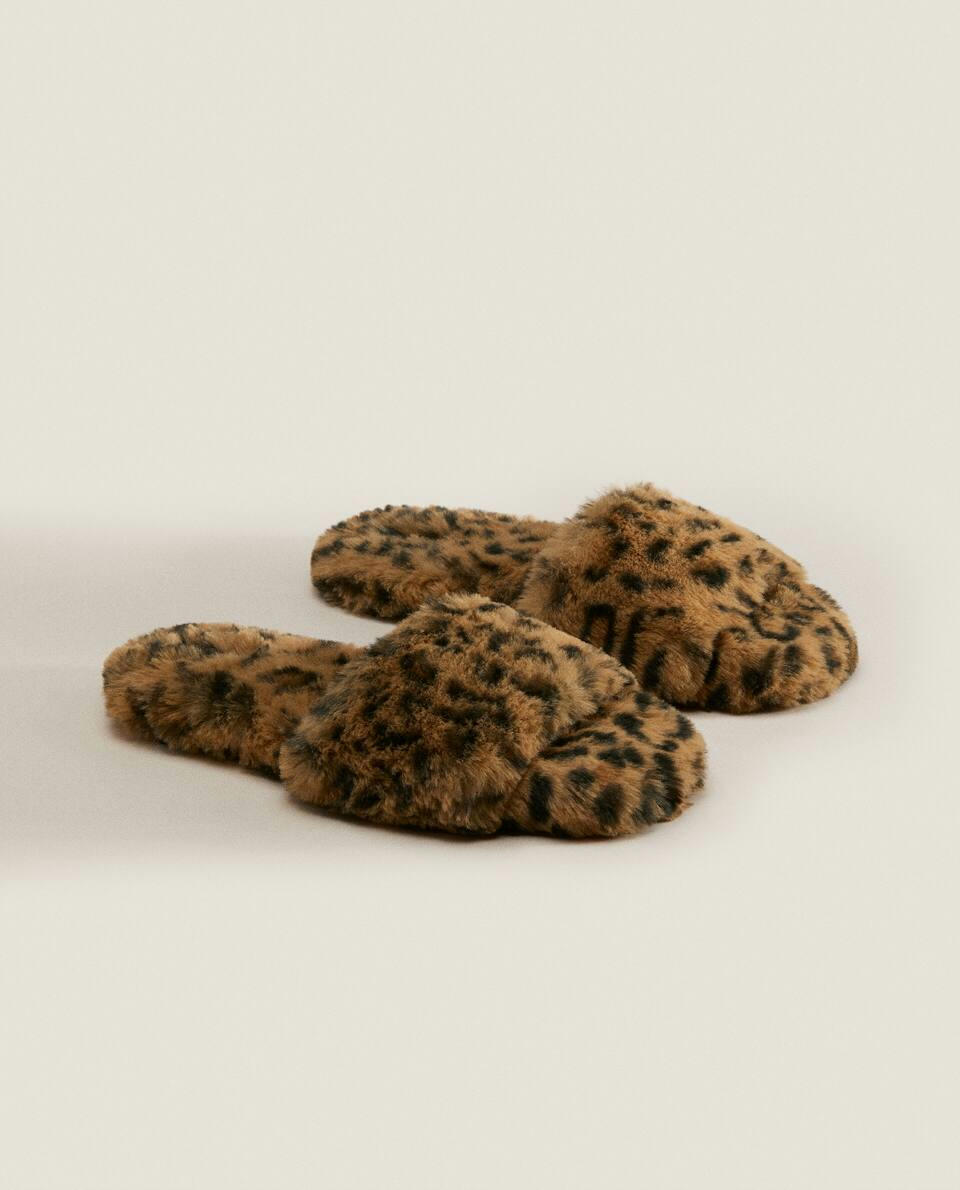 ANIMAL PRINT FAUX FUR SLIPPERS