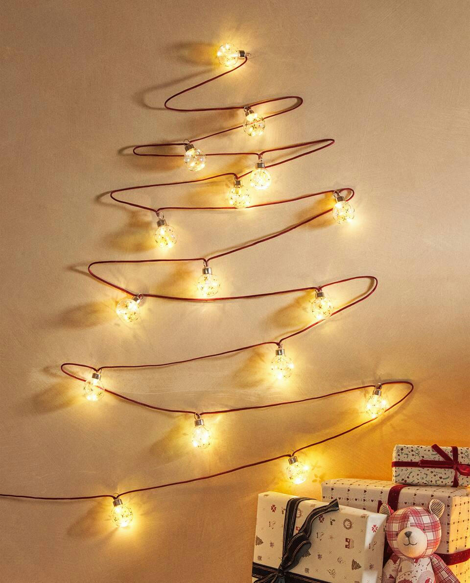 DECORATIVE CHRISTMAS BAUBLE GARLAND WITH LIGHTS