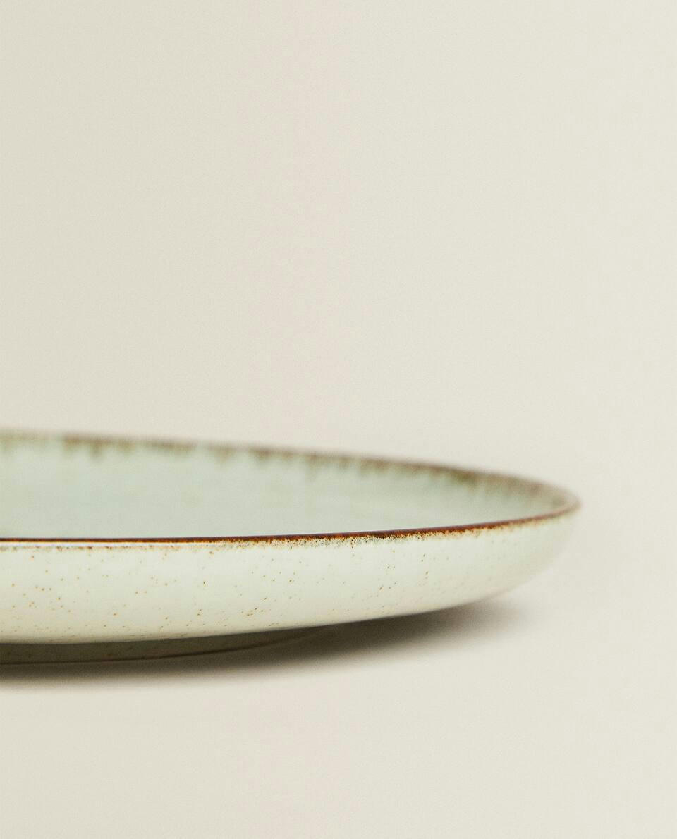 PORCELAIN TABLEWARE WITH ANTIQUE FINISH RIM