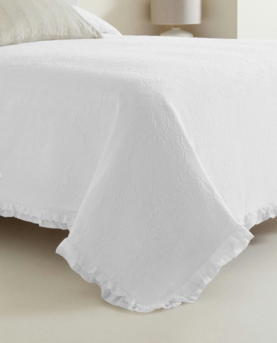 RUFFLE TRIM BEDSPREAD