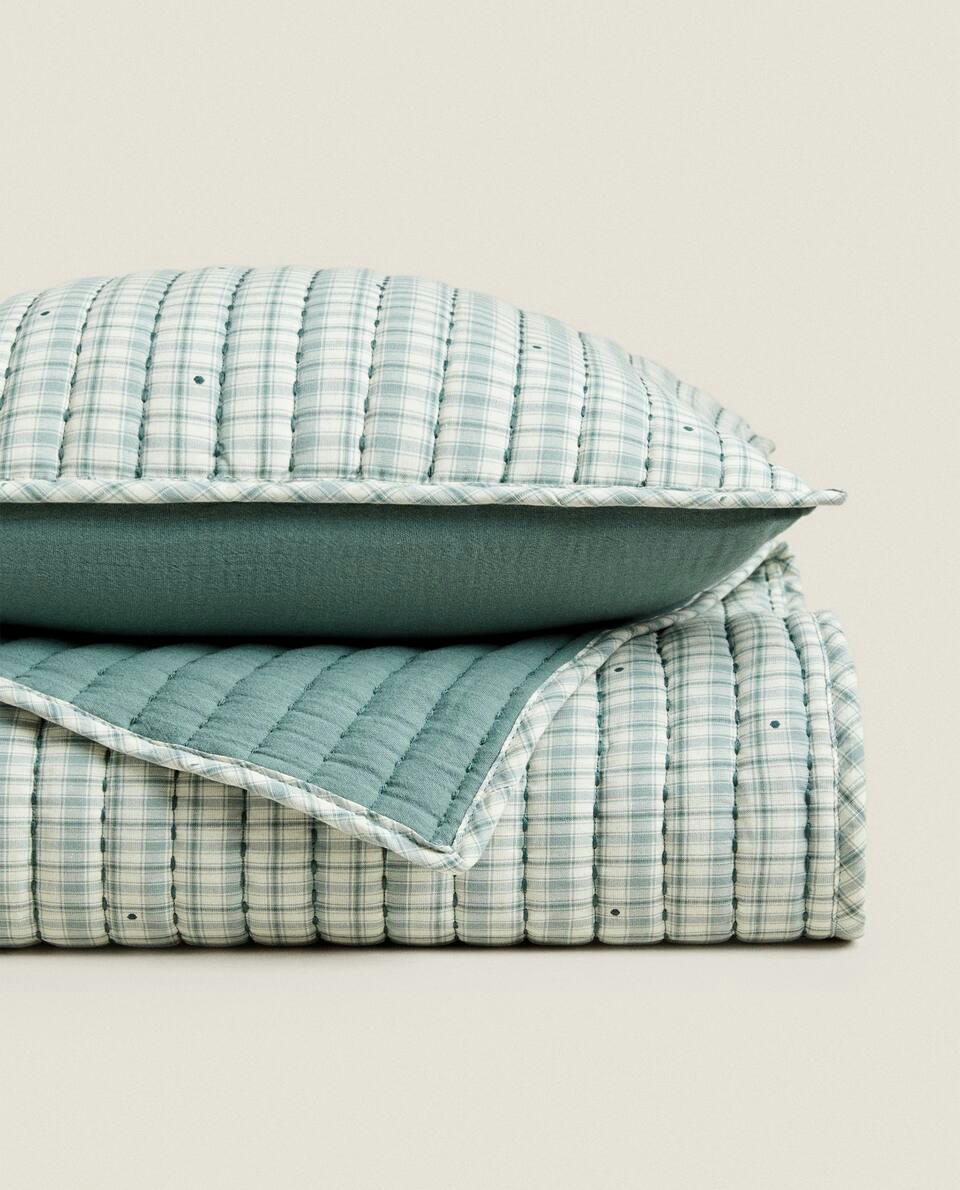 CHILDREN’S CHECKED CHRISTMAS QUILT