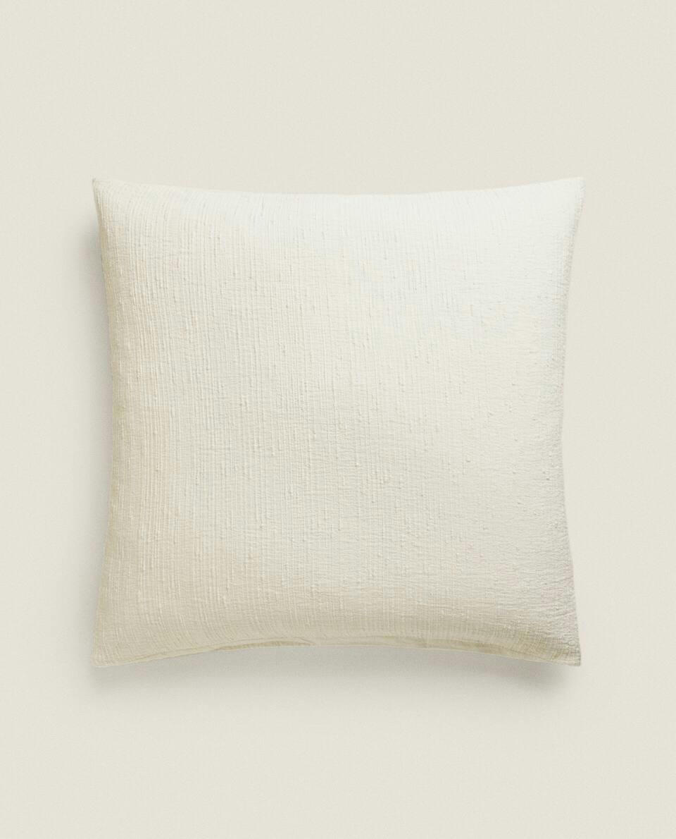 PILLOWCASE WITH RAISED QUILT BEDSPREAD EFFECT