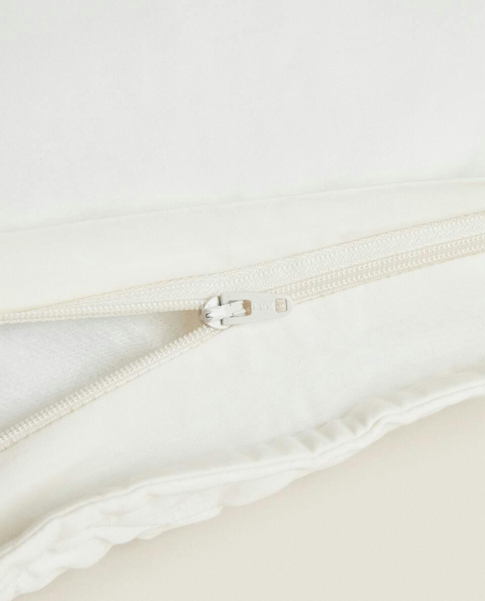 DIAMOND PATTERN CUSHION COVER