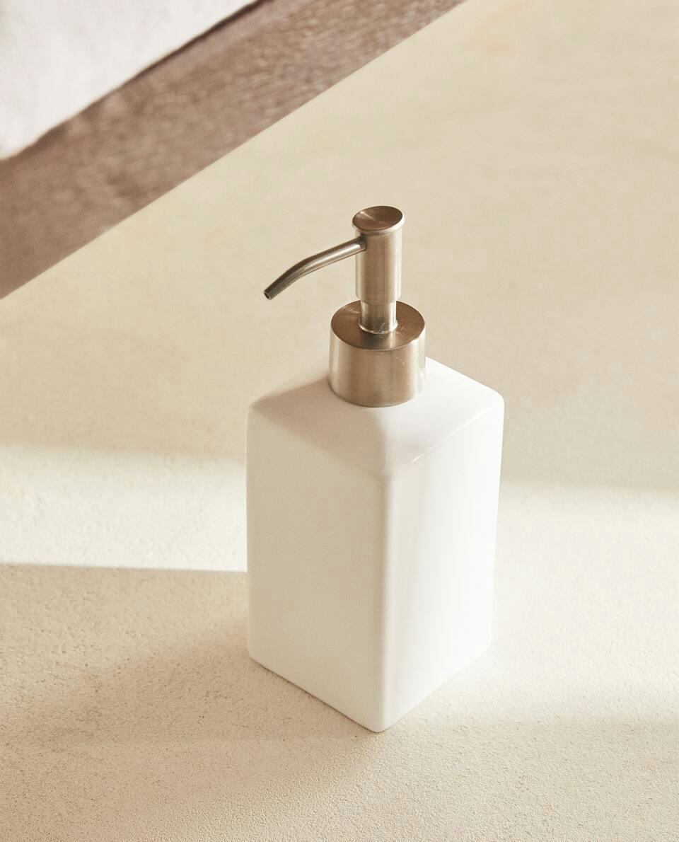 WHITE EARTHENWARE BATHROOM SET