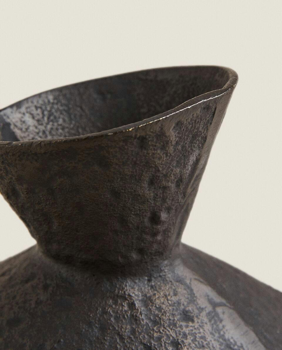 DARK VASE