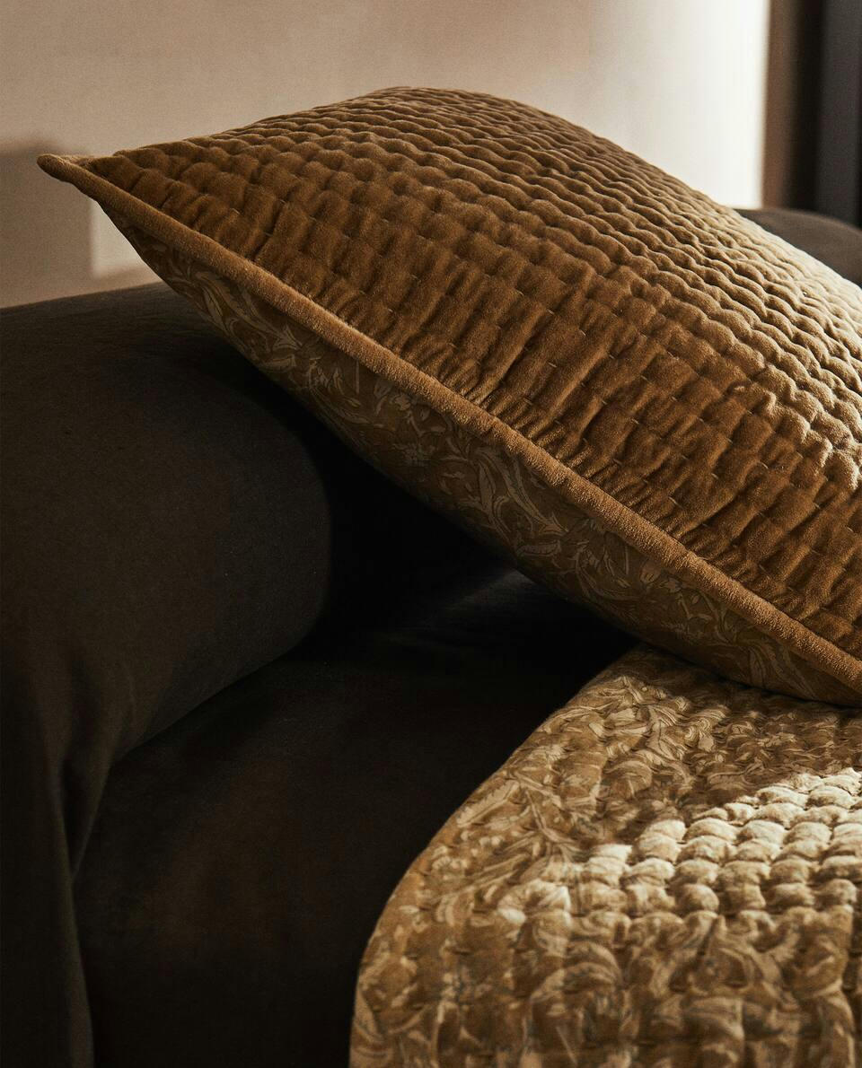 VELVET CUSHION COVER