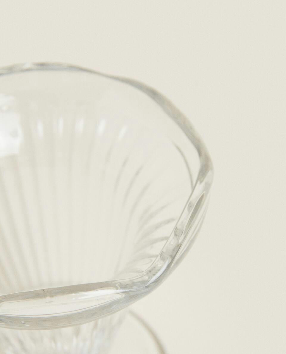 ICE-CREAM CUP WITH LINES