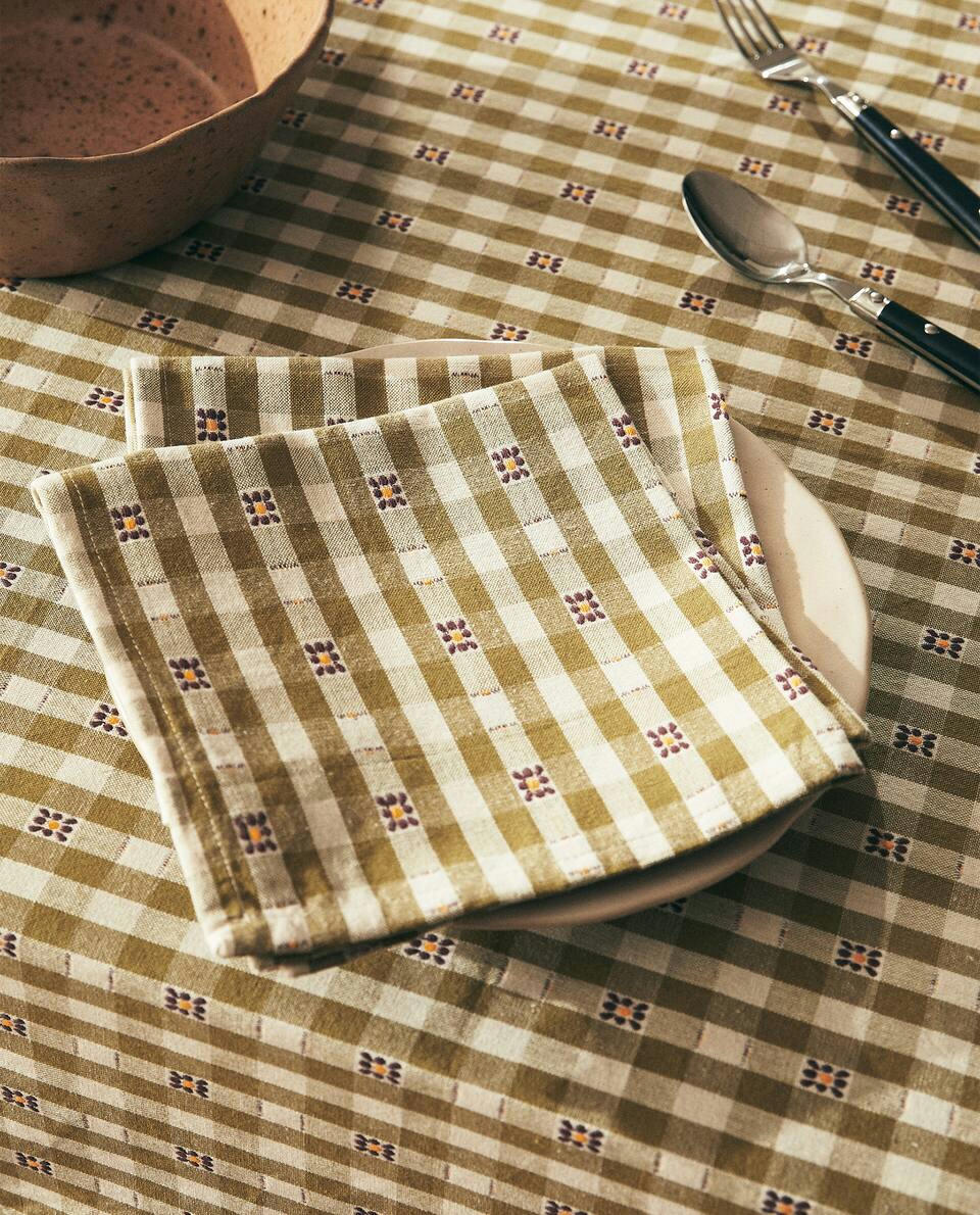 DYED THREAD NAPKINS (PACK OF 2)