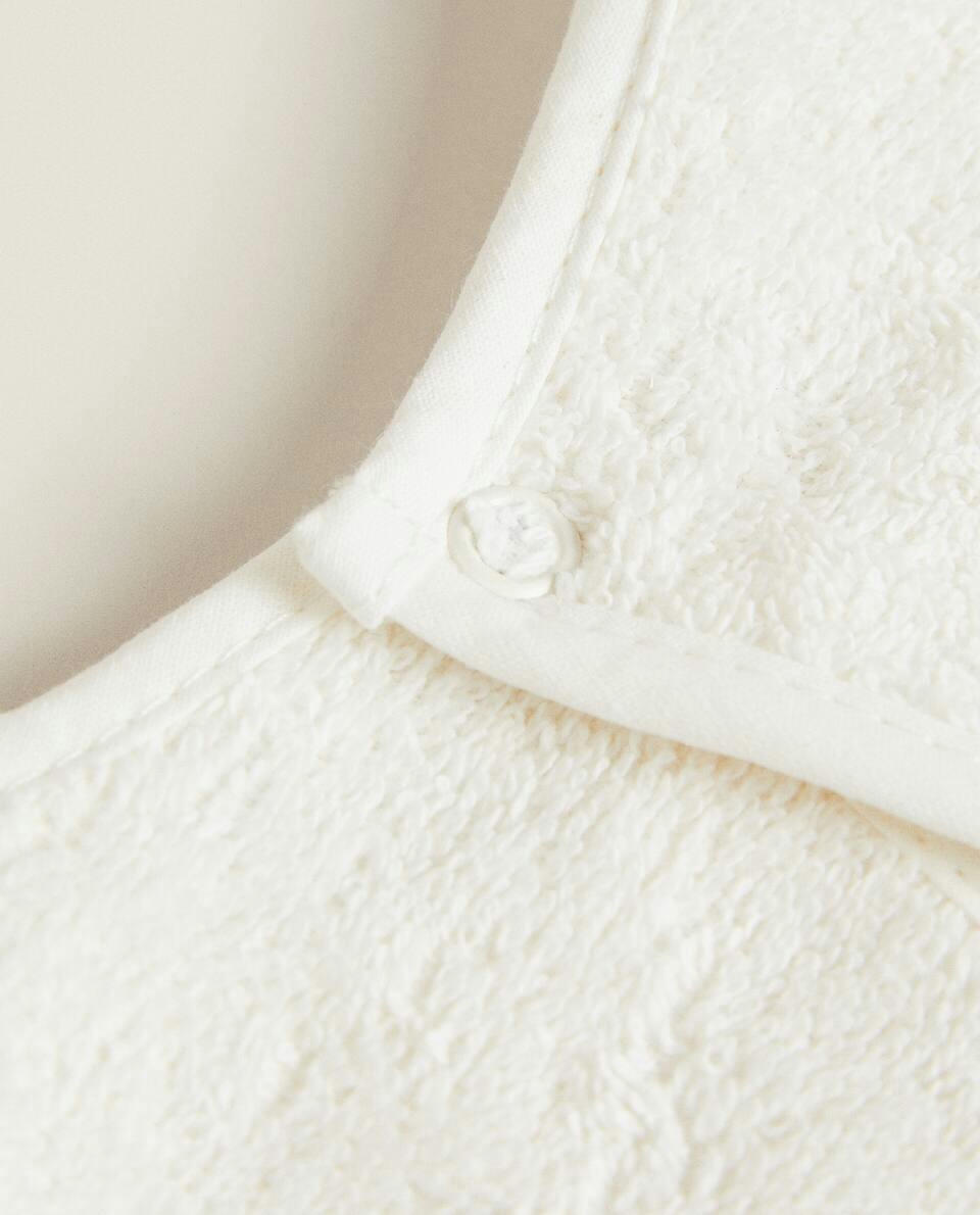 BIB WITH BUNNY APPLIQUé