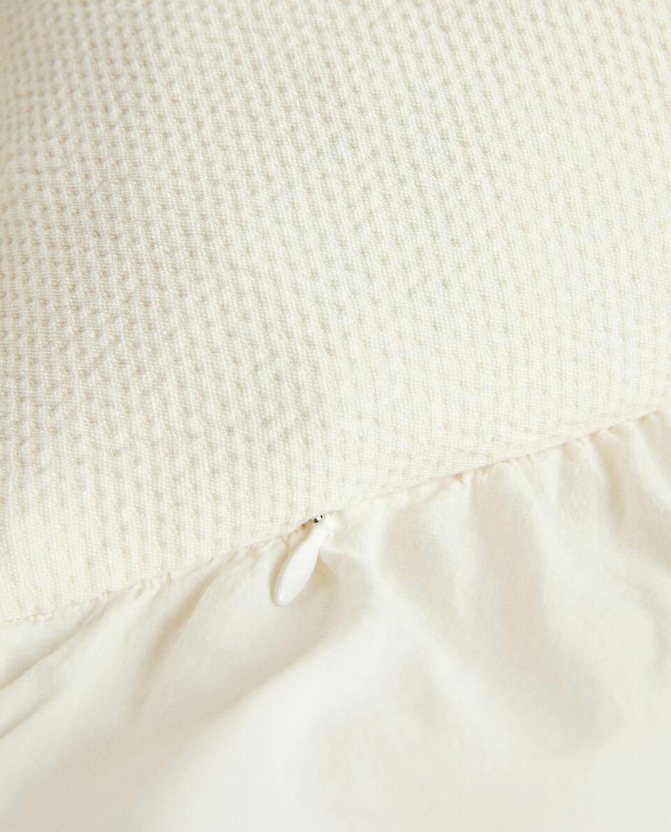 CUSHION COVER WITH RUFFLE TRIM