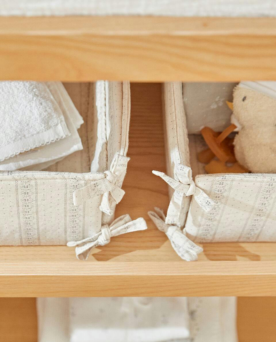 LINEN ORGANISER WITH BORDER