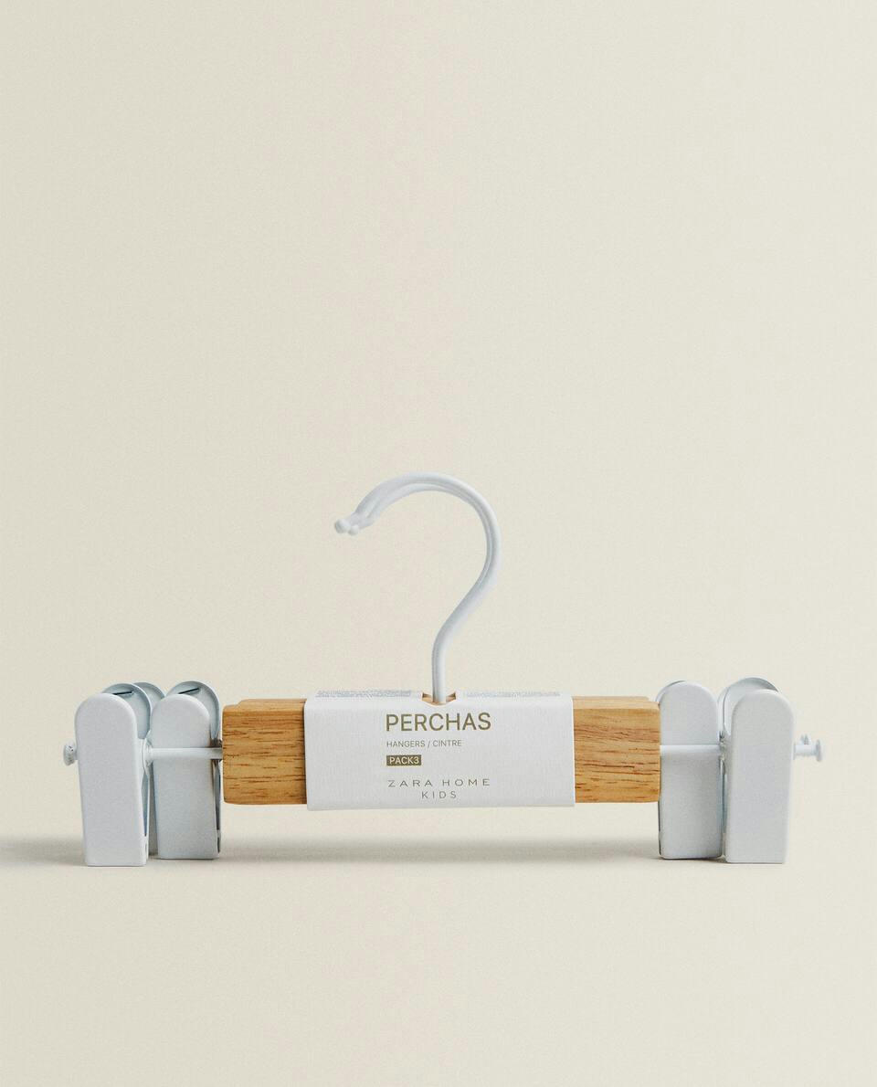 WOODEN HANGER WITH CLIPS (SET OF 3)