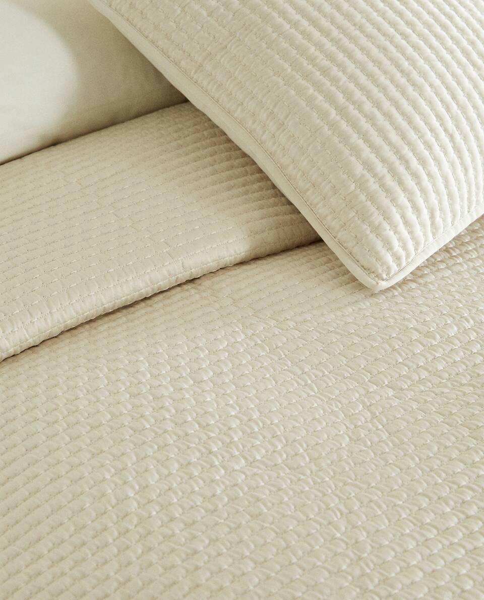 QUILT WITH TOPSTITCHING