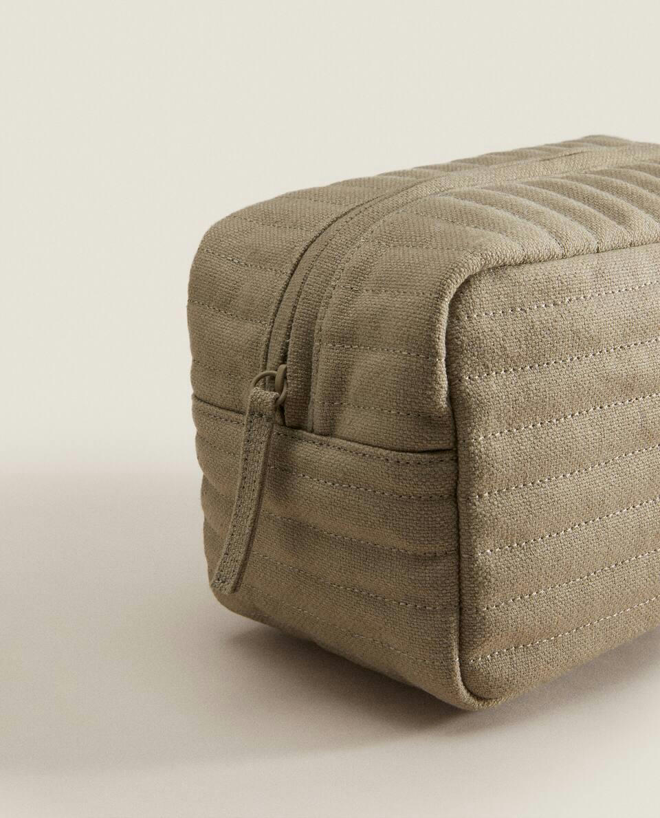 QUILTED LINEN TOILETRY BAG