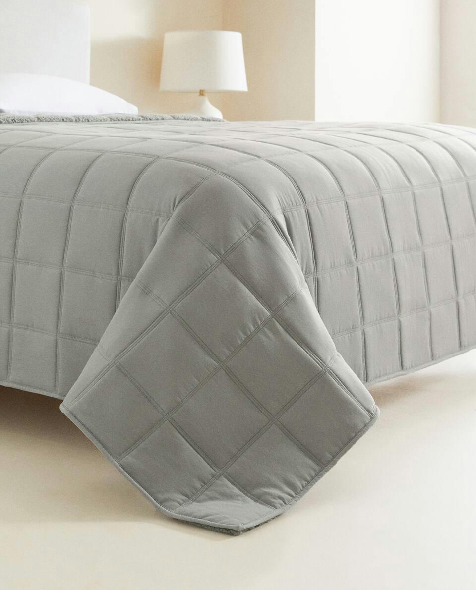 REVERSIBLE CHECKED QUILT