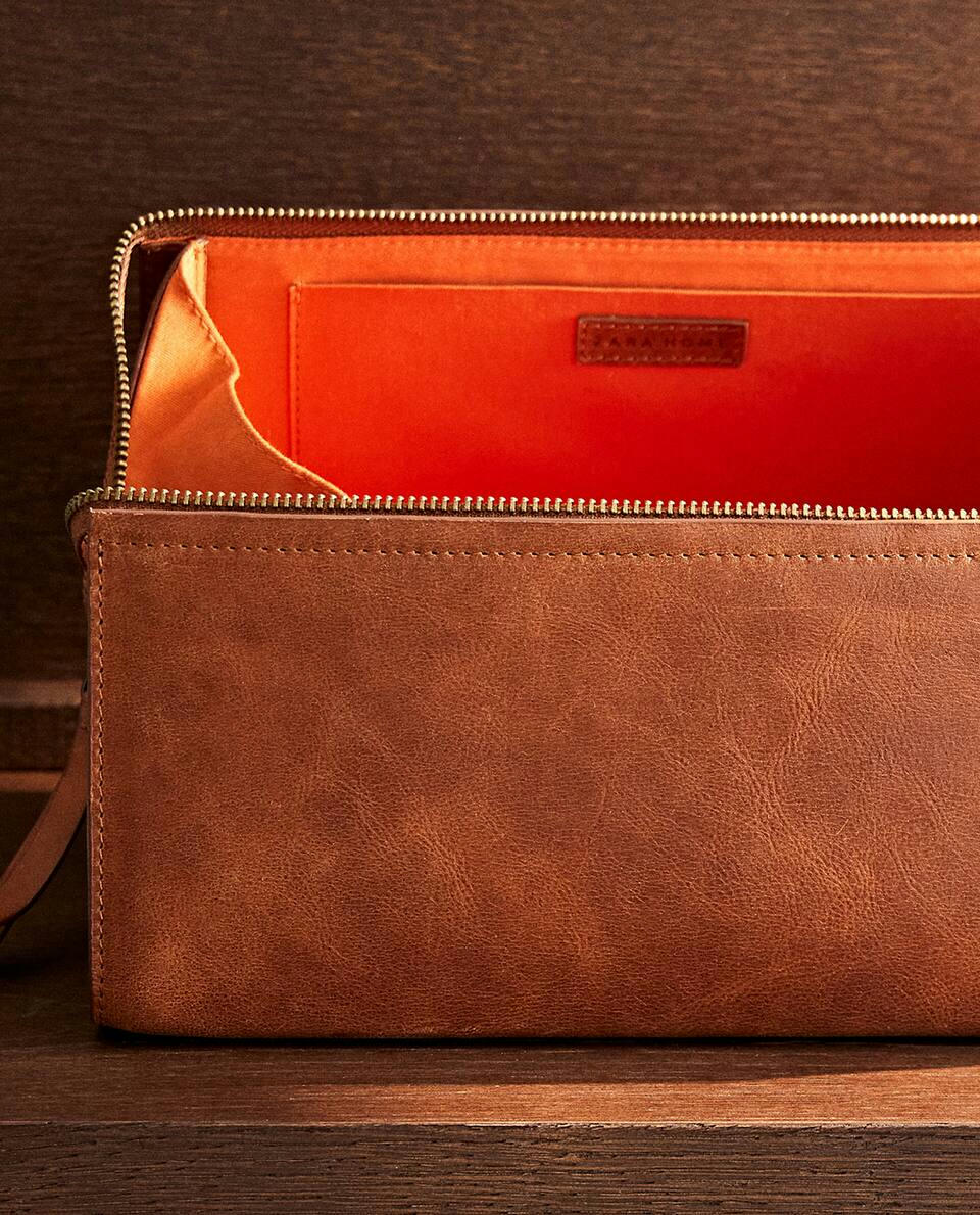 LARGE RIGID LEATHER TOILETRY BAG