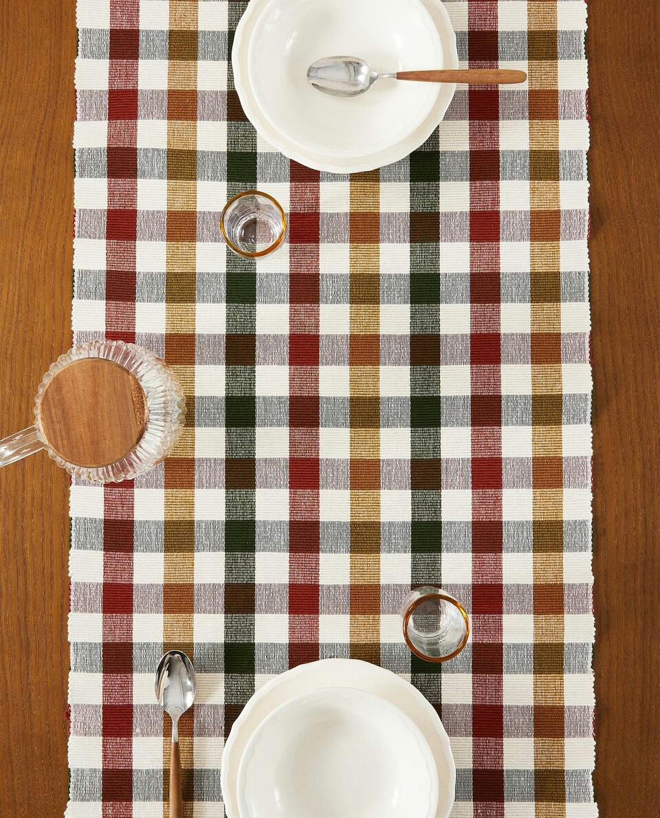 COTTON NEEDLECORD TABLE RUNNER